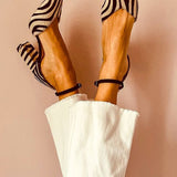 Zebrina - Keskmise kontsaga sandaalid, zebra mustriga