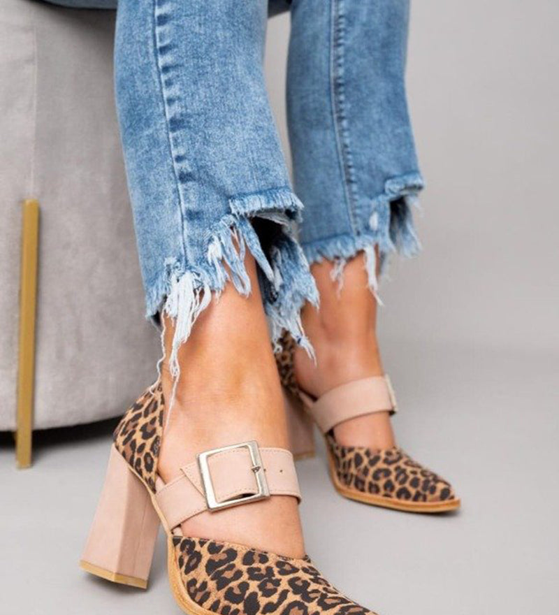 Selveta - Suede sandaalid leopardimustriga ja stabiilse kontsaga